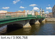 Санкт-Петербург, церковь Анны Пророчицы и Сименона Богоприимца, 1731-1734, арх. М. Г. Земцов, набережная реки Фонтанки, барокко, и мост Белинского (2012 год). Редакционное фото, фотограф ИВА Афонская / Фотобанк Лори