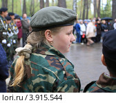 Юная патриотка в строю (2012 год). Редакционное фото, фотограф Анатолий Матвейчук / Фотобанк Лори