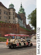 Стены Вавельского замка в Кракове (2012 год). Редакционное фото, фотограф Михаил Рыбачек / Фотобанк Лори