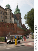 Стены Вавельского замка в Кракове (2012 год). Редакционное фото, фотограф Михаил Рыбачек / Фотобанк Лори