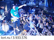 Noize MC и его фанаты (2010 год). Редакционное фото, фотограф Алена Потапова / Фотобанк Лори