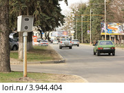 Радар ГИБДД, фиксирующий скорость на дорогах города (2012 год). Редакционное фото, фотограф Rekacy / Фотобанк Лори