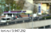 Москва. Автомобильное движение по набережной Яузы в расфокусе (2012 год). Стоковое видео, видеограф Ярослав Каминский / Фотобанк Лори