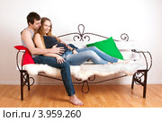 Будущие родители обнимают животик. Стоковое фото, фотограф Охотникова Екатерина *Фототуристы* / Фотобанк Лори