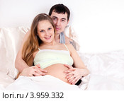 Будущие родители обнимают животик. Стоковое фото, фотограф Охотникова Екатерина *Фототуристы* / Фотобанк Лори