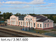 Розовый вокзал станции Ирбит (2012 год). Стоковое фото, фотограф Анатолий Матвейчук / Фотобанк Лори
