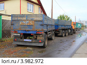 Автотранс у родного дома (2012 год). Редакционное фото, фотограф Анатолий Матвейчук / Фотобанк Лори