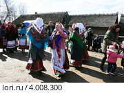 Белорусские народные танцы, Беларусь (2012 год). Редакционное фото, фотограф Марина Шатерова / Фотобанк Лори