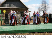 Белорусские народные танцы, Беларусь (2012 год). Редакционное фото, фотограф Марина Шатерова / Фотобанк Лори
