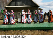 Белорусские народные танцы, Беларусь (2012 год). Редакционное фото, фотограф Марина Шатерова / Фотобанк Лори
