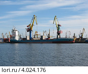 Калининградский порт (краны) (2008 год). Редакционное фото, фотограф Наташа Антонова / Фотобанк Лори