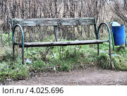 Лавочка в парке "Лосиный остров", район Гольяново, Москва (2012 год). Редакционное фото, фотограф lana1501 / Фотобанк Лори