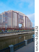 Москва. Дом на Русаковской набережной (2012 год). Редакционное фото, фотограф Зобков Юрий / Фотобанк Лори
