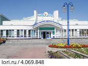 Абаканский дворец молодежи. Вход (2012 год). Редакционное фото, фотограф Шичкина Антонина / Фотобанк Лори