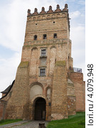 Въездная башня старинного замка в городе Луцке на Украине (2009 год). Стоковое фото, фотограф Солодовникова Елена / Фотобанк Лори