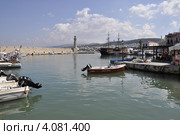 Морской порт города Ретимно. Лодки. Остров Крит. Греция (2012 год). Редакционное фото, фотограф Лада Иванова / Фотобанк Лори