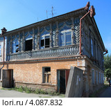 Дом купчихи Зязиной с выбитыми окнами. Город Ирбит (2012 год). Стоковое фото, фотограф Анатолий Матвейчук / Фотобанк Лори
