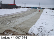 Устройство шламохранилища на Северо-Хохряковском месторождении нефти. Радужный. Югра (2012 год). Редакционное фото, фотограф Валерий Акулич / Фотобанк Лори