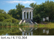 Ротонда на небольшом островке в Харитоновском саду Екатеринбурга (2011 год). Стоковое фото, фотограф Михаил Марковский / Фотобанк Лори