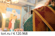 Русская православная церковь. Литургия, диакон (2012 год). Редакционное видео, видеограф Mikhail Erguine / Фотобанк Лори