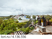 Киров. Ремонт лестницы, поднимающейся из оврага Засора (2012 год). Редакционное фото, фотограф Ольга Визави / Фотобанк Лори