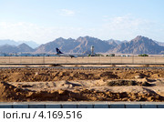 Самолет авиакомпании "Saudi Arabian Airlines (Сауди Арабиан Эйрлайнз)"  на взлетно-посадочной полосе (ВПП) – аэропорт Sharm El Sheikh, Egypt (2012 год). Редакционное фото, фотограф Олег Пчелов / Фотобанк Лори