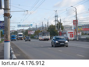 Автомобили, выезжающие из Пролетарского района города Тулы (2012 год). Редакционное фото, фотограф Малышев Андрей / Фотобанк Лори