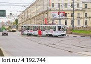 Трамвай на повороте (2010 год). Редакционное фото, фотограф Алёшина Оксана / Фотобанк Лори