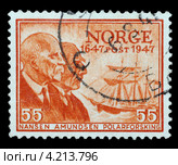 Норвежская почтовая марка, напечатанная в 1947 году, в память о Нансене и Амундсене. Гашение, изоляция на черном фоне. Стоковая иллюстрация, иллюстратор Ярослав Каминский / Фотобанк Лори