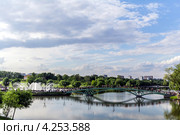 Мост и фонтан в усадьбе Царицыно, Москва (2010 год). Редакционное фото, фотограф Алексей Стоянов / Фотобанк Лори