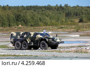 Бронированный автомобиль "Булат" на выставке "Оборона и защита 2012", город Нижний Тагил. Редакционное фото, фотограф Игорь Долгов / Фотобанк Лори
