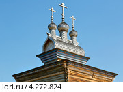 Вид на купола деревянного храма Святого великомученика Георгия Победоносца в музее-заповеднике Коломенское, Москва (2012 год). Редакционное фото, фотограф Николай Винокуров / Фотобанк Лори