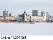 Казань. Вид на здание ТатЭнерго, оз. Кабан (2013 год). Редакционное фото, фотограф Андрей Ижаковский / Фотобанк Лори