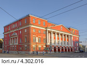Усадьба графа А. И. Мусина-Пушкина на Разгуляе (Добролюбовская ул., 1/2), архитектор М. Ф. Казаков (2013 год). Редакционное фото, фотограф Валерия Попова / Фотобанк Лори