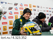 Шарль Пик (Charles Pic, Франция) действующий пилот Формулы 1 из команды Caterham F1 Team принимает участие в "Гонке звезд" за приз журнала "За рулем" (2013 год). Редакционное фото, фотограф Николай Винокуров / Фотобанк Лори