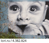 Лицо ребёнка, граффити (2011 год). Редакционное фото, фотограф Dmitry29 / Фотобанк Лори