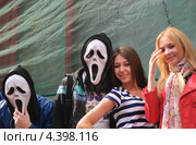 Люди в масках "Крик" на параде мыльных пузырей Dreamflash (2012 год). Редакционное фото, фотограф Алёшина Оксана / Фотобанк Лори