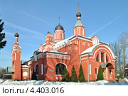 Церковь Троицы Живоначальной в Сходне, город Химки, мкрн. Сходня, Московская область (2013 год). Стоковое фото, фотограф lana1501 / Фотобанк Лори