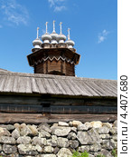Карелия, Кижи. Фрагмент ограды и церкви Покрова Пресвятой Богородицы (2012 год). Редакционное фото, фотограф Ирина Борсученко / Фотобанк Лори