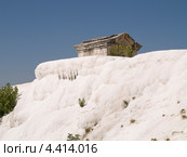 Склеп в Хиераполисе, тонущий в известковых отложениях (2012 год). Стоковое фото, фотограф Коротнев Виктор Георгиевич / Фотобанк Лори