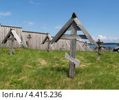 Карелия.  Сельское кладбище на острове Кижи (2012 год). Редакционное фото, фотограф Ирина Борсученко / Фотобанк Лори