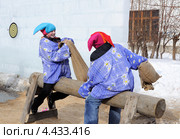 Бой на мешках. Город Ялуторовск (2013 год). Редакционное фото, фотограф Александр Тараканов / Фотобанк Лори