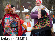 Закличка весны в славянский праздник весеннего равноденствия "Красногор" (Масленица), Москва,Россия (2013 год). Редакционное фото, фотограф Николай Винокуров / Фотобанк Лори