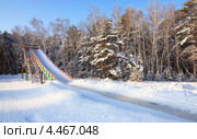 Горка покрыты льдом в зимнем лесу (2013 год). Стоковое фото, фотограф Юлия Машкова / Фотобанк Лори