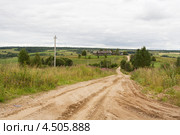 Пейзаж российской глубинки с проселочной дорогой. Стоковое фото, фотограф Солодовникова Елена / Фотобанк Лори