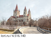 Дорога возле церкви Святого Франциска Ассизского в Вене, Австрия. Стоковое фото, фотограф Losevsky Pavel / Фотобанк Лори