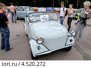 СМЗ С-3А - двухместный четырёхколёсный автомобиль-мотоколяска на Фестивале автоклубов «Ретро-Фест» в Сокольниках (2012 год). Редакционное фото, фотограф Илюхина Наталья / Фотобанк Лори