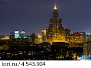 Панорамный вид на высотное здание "Триумф-Палас" и город Москву ночью (2013 год). Редакционное фото, фотограф Николай Винокуров / Фотобанк Лори