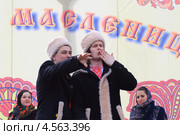 Раздача воздушных поцелуев (2013 год). Редакционное фото, фотограф Анатолий Матвейчук / Фотобанк Лори