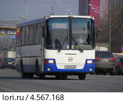 Автобус № 622 "Рославль-Москва" идет по Щелковскому шоссе, Москва (2013 год). Редакционное фото, фотограф lana1501 / Фотобанк Лори